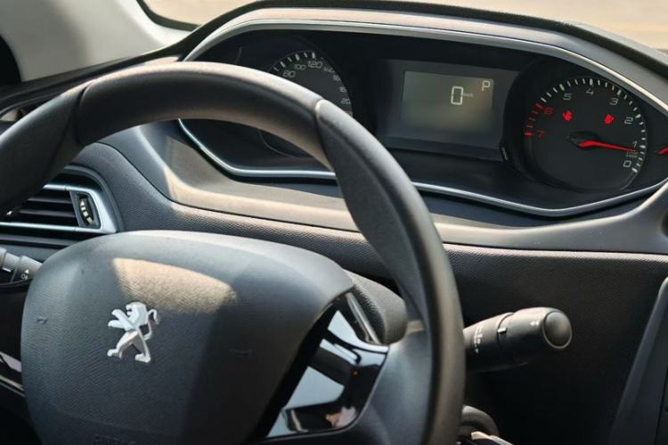 Used Peugeot 308 2016 1.6L Automatic Fashion Edition Interior 5