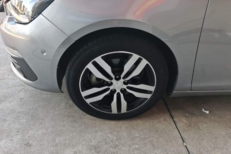 Used Peugeot 308 2016 350THP Automatic Prestige Edition Left Front Wheel Hub