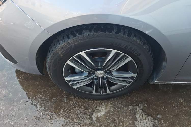 Used Peugeot 308 2016 1.6L Automatic Luxury Edition Left Front Wheel Hub
