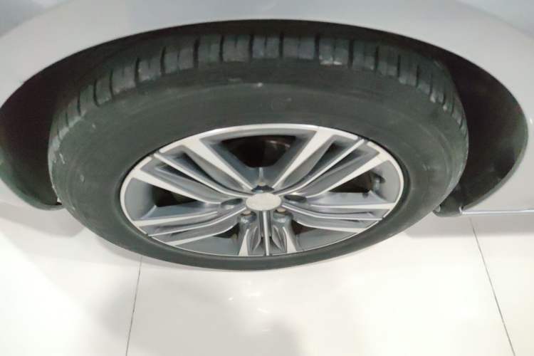 Used Peugeot 308 2016 1.6L Automatic Luxury Edition Left Front Wheel Hub