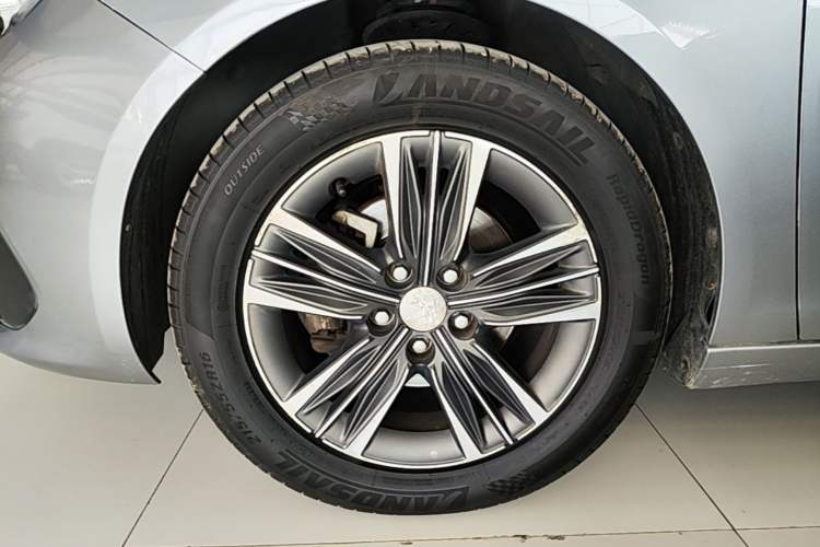 Used Peugeot 308 2016 1.6L Automatic Luxury Edition Left Front Wheel Hub