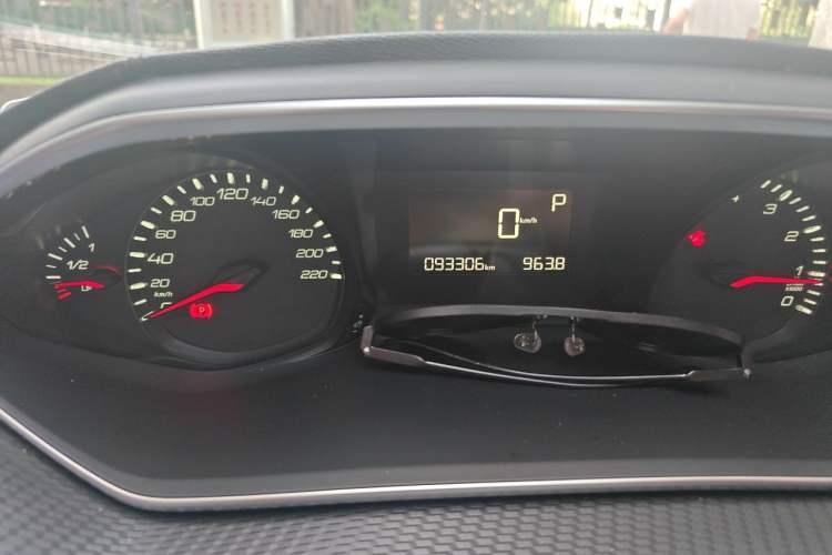 Used Peugeot 308 2016 1.6L Automatic Luxury Edition Odometer Close Up