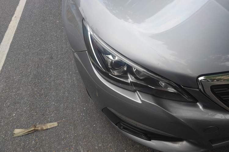 Used Peugeot 308 2016 1.6L Automatic Luxury Edition Right Front Headlight