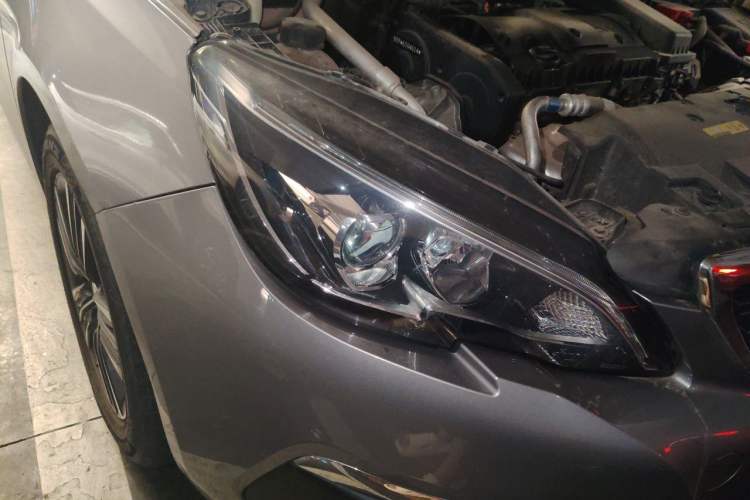 Used Peugeot 308 2016 1.6L Automatic Luxury Edition Right Front Headlight