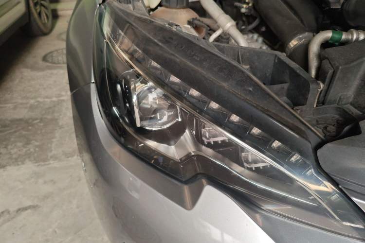 Used Peugeot 308 2016 350THP Automatic Prestige Edition Right Front Headlight