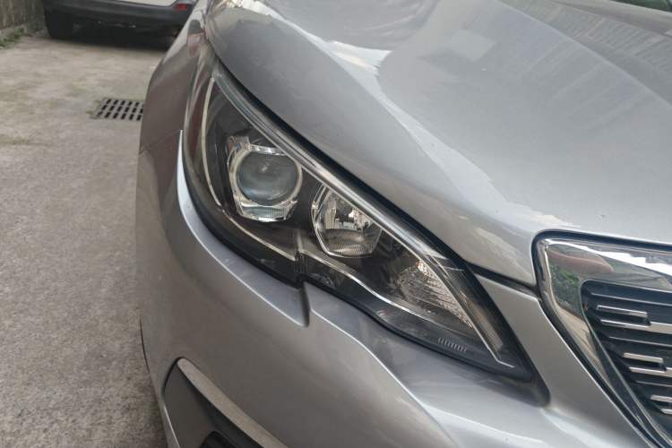 Used Peugeot 308 2016 1.6L Automatic Luxury Edition Right Front Headlight