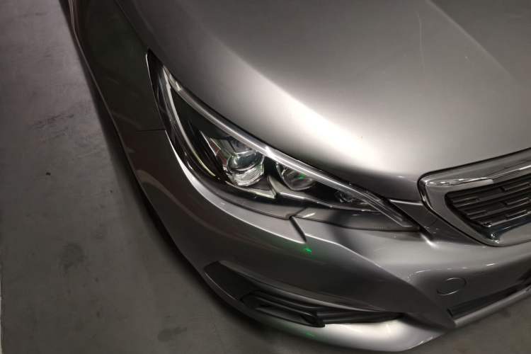 Used Peugeot 308 2016 1.6L Automatic Luxury Edition Right Front Headlight