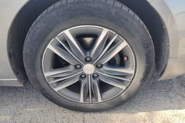 Used Peugeot 308 2016 230THP Automatic Luxury Edition Right Front Wheel Hub