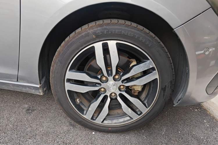 Used Peugeot 308 2016 350THP Automatic Prestige Edition Right Front Wheel Hub
