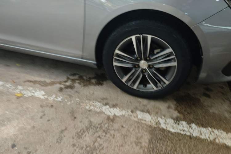 Used Peugeot 308 2016 1.6L Automatic Fashion Edition Right Front Wheel Hub
