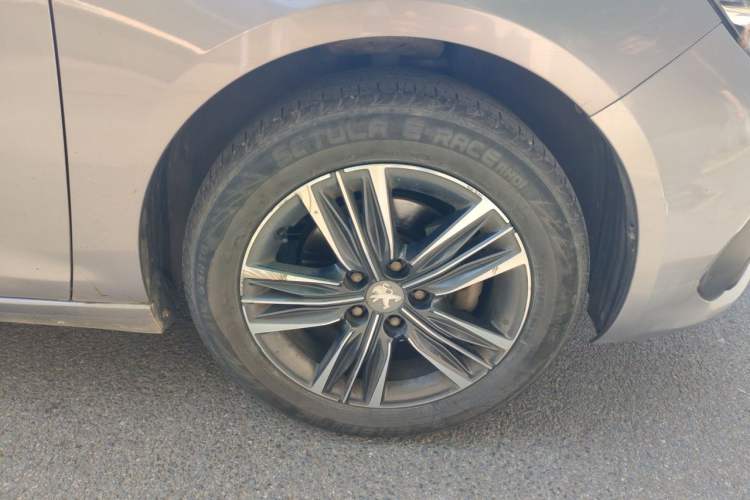 Used Peugeot 308 2016 230THP Automatic Luxury Edition Right Front Wheel Hub