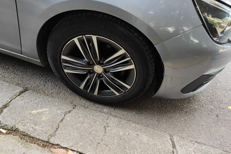 Used Peugeot 308 2016 1.6L Automatic Luxury Edition Right Front Wheel Hub