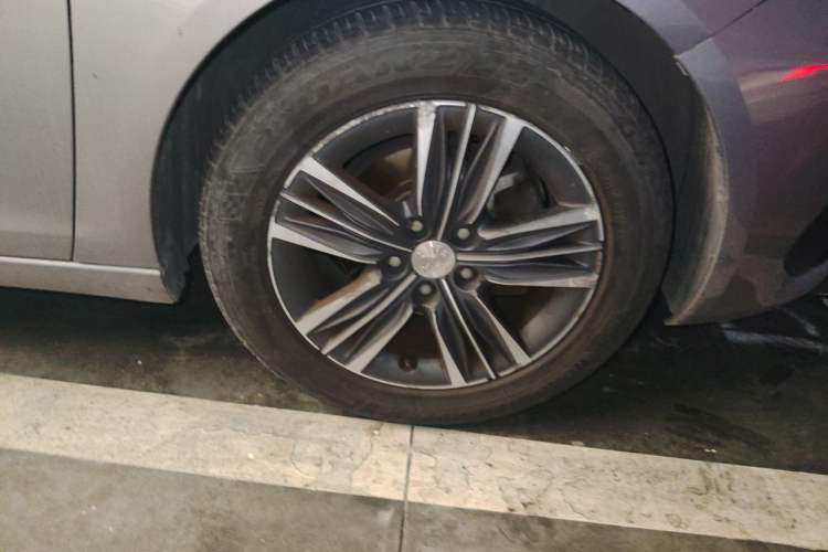 Used Peugeot 308 2016 1.6L Automatic Luxury Edition Right Front Wheel Hub