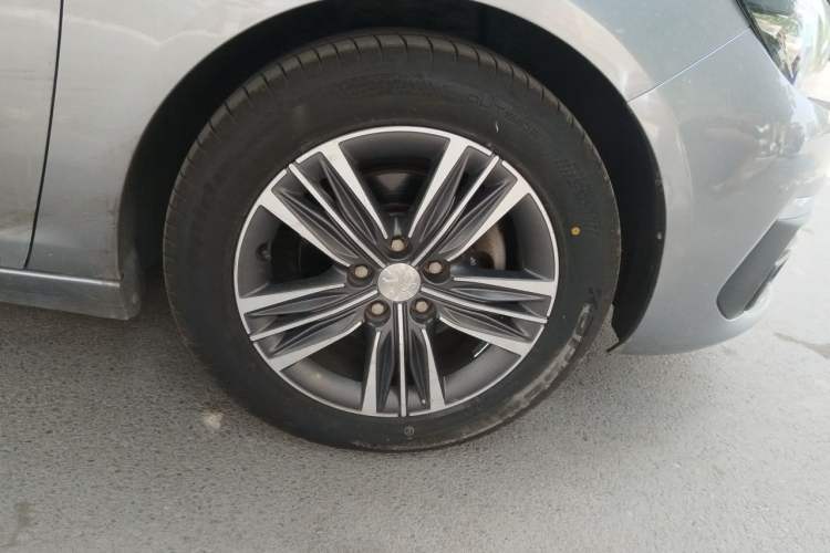 Used Peugeot 308 2016 1.6L Automatic Luxury Edition Right Front Wheel Hub