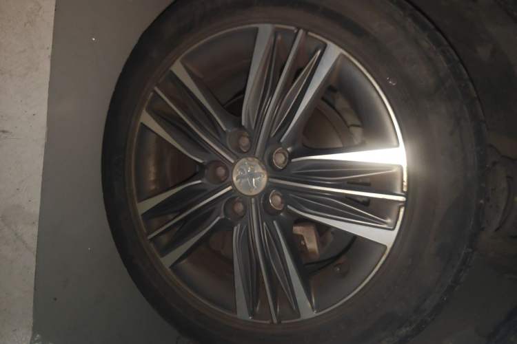 Used Peugeot 308 2016 1.6L Automatic Luxury Edition Right Front Wheel Hub