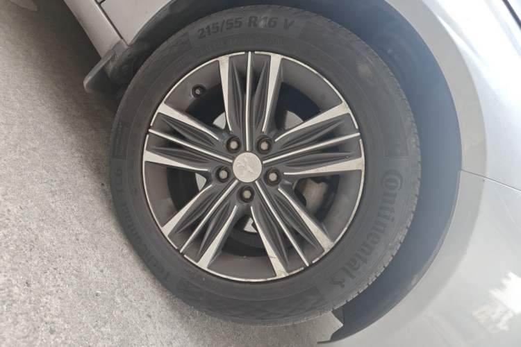 Used Peugeot 308 2016 1.6L Automatic Luxury Edition Right Front Wheel Hub