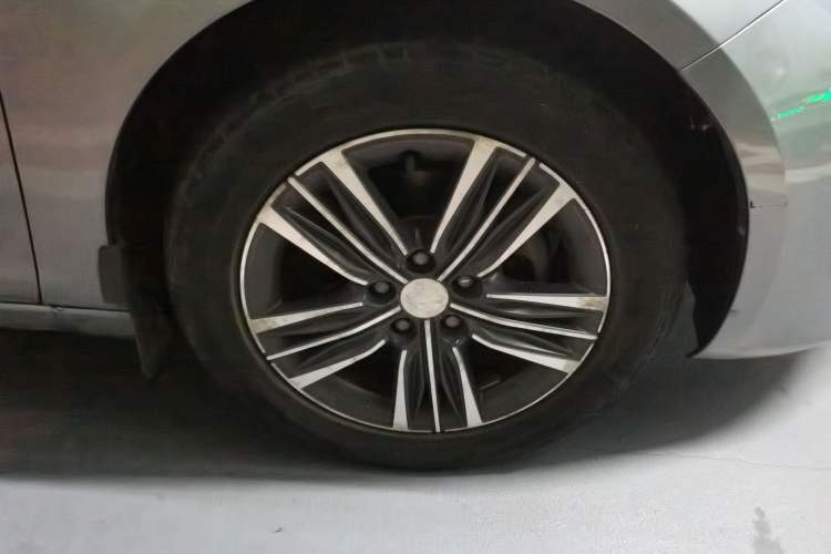 Used Peugeot 308 2016 1.6L Automatic Luxury Edition Right Front Wheel Hub