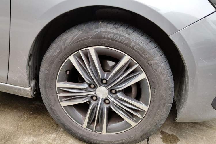 Used Peugeot 308 2016 1.6L Automatic Fashion Edition Right Front Wheel Hub