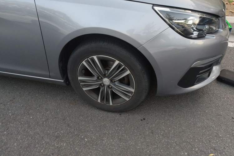 Used Peugeot 308 2016 1.6L Automatic Luxury Edition Right Front Wheel Hub