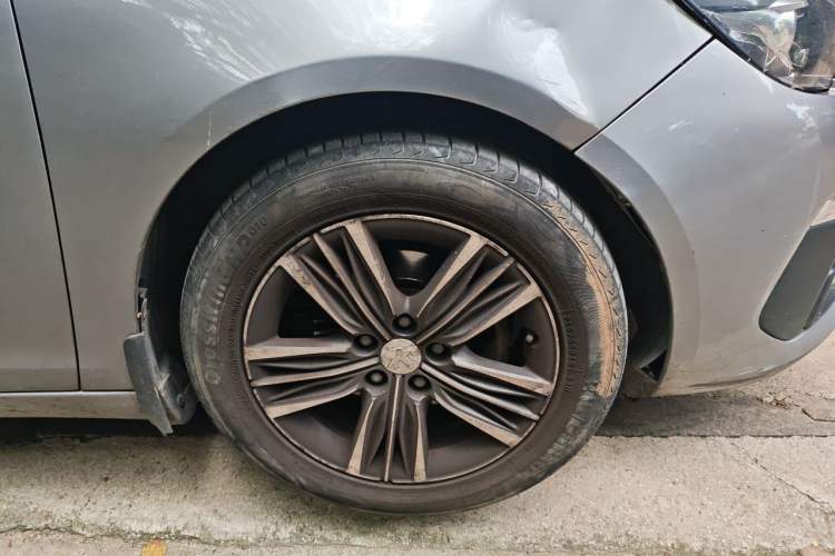 Used Peugeot 308 2016 230THP Automatic Luxury Edition Right Front Wheel Hub