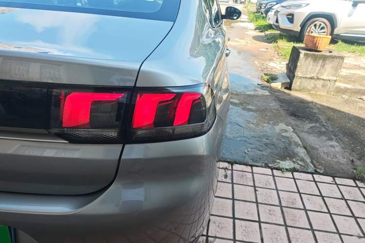 Used Peugeot 308 2016 1.6L Automatic Luxury Edition Right Rear Taillight