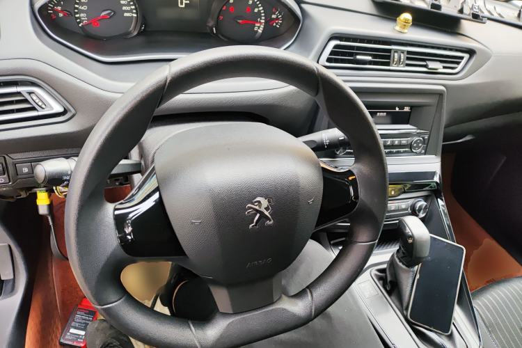 Used Peugeot 308 2016 1.6L Automatic Fashion Edition Steering Wheel