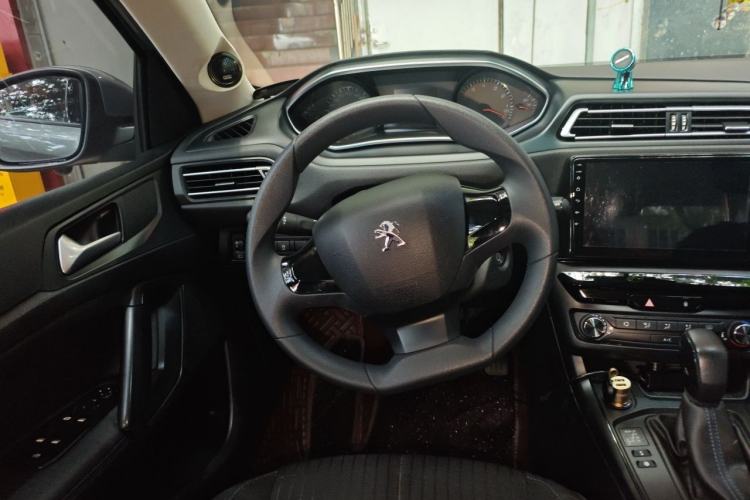 Used Peugeot 308 2016 1.6L Automatic Fashion Edition Steering Wheel