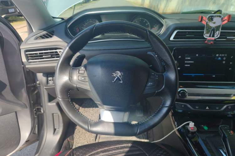 Used Peugeot 308 2016 230THP Automatic Luxury Edition Steering Wheel
