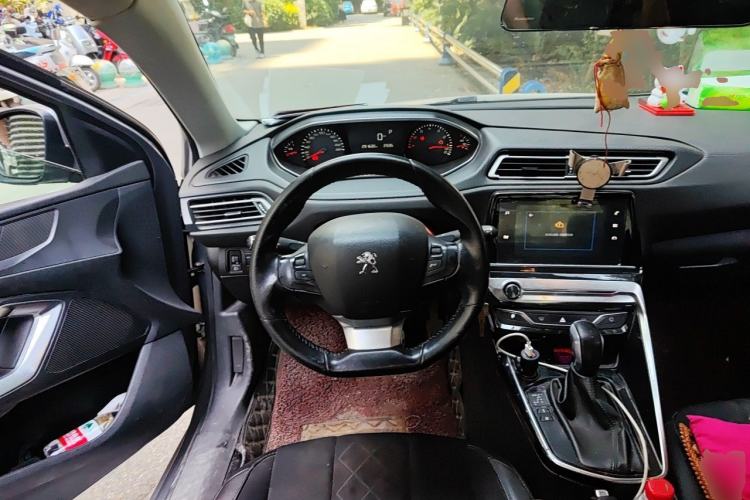 Used Peugeot 308 2016 1.6L Automatic Luxury Edition Steering Wheel