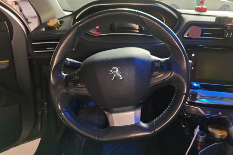 Used Peugeot 308 2016 350THP Automatic Prestige Edition Steering Wheel