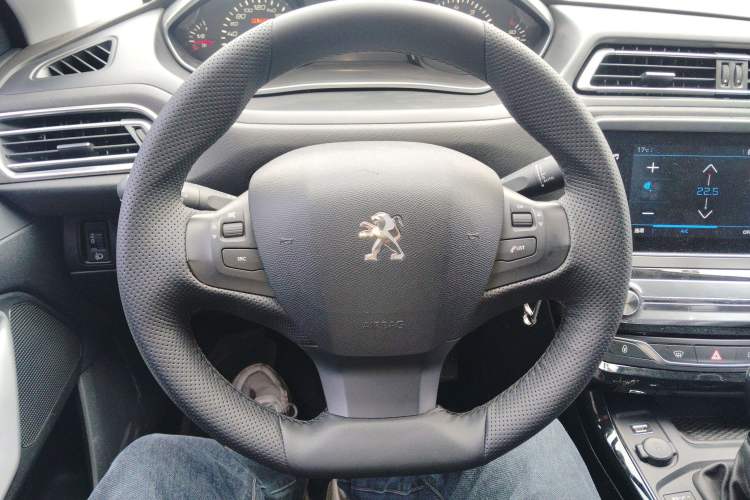 Used Peugeot 308 2016 1.6L Automatic Fashion Edition Steering Wheel