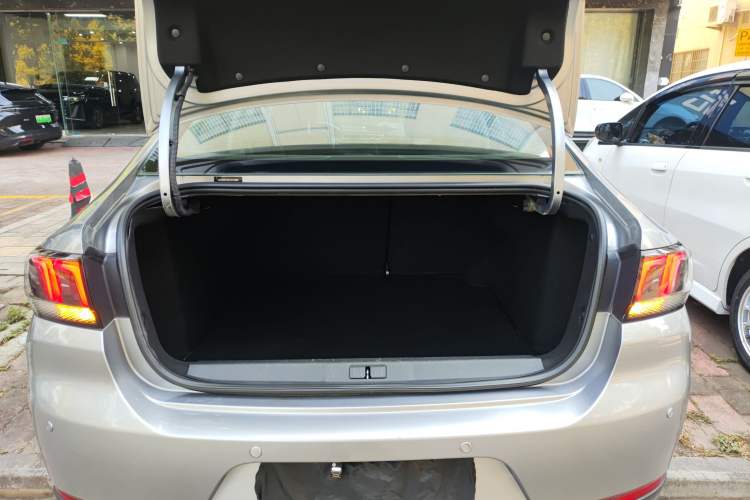 Used Peugeot 308 2016 1.6L Automatic Fashion Edition Trunk
