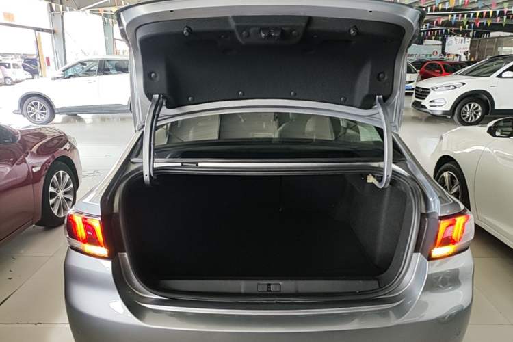 Used Peugeot 308 2016 1.6L Automatic Luxury Edition Trunk