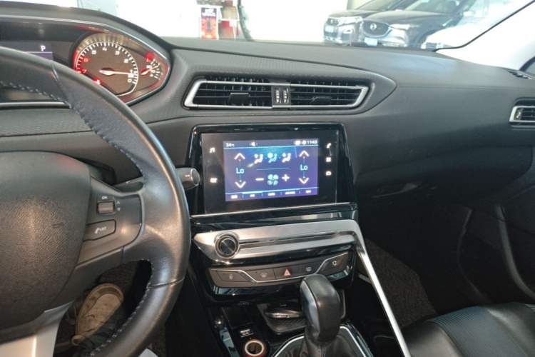 Used Peugeot 308 2016 350THP Automatic Prestige Edition Audio And AC Panel