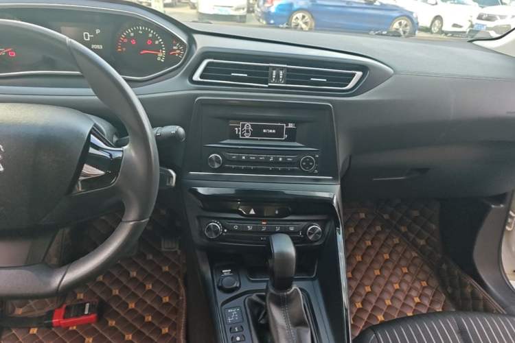 Used Peugeot 308 2016 1.6L Automatic Fashion Edition Audio And AC Panel