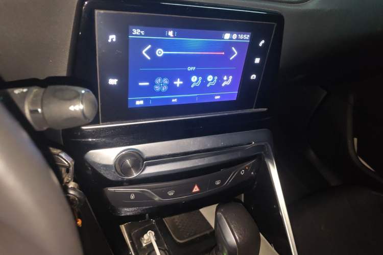 Used Peugeot 308 2016 1.6L Automatic Luxury Edition Audio And AC Panel