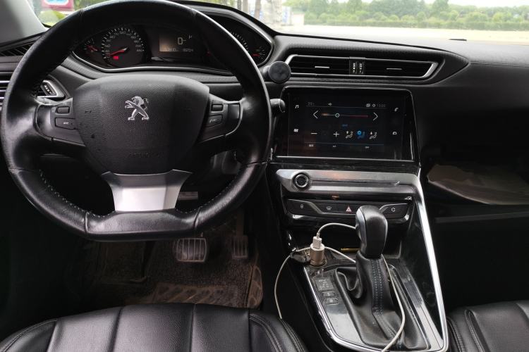 Used Peugeot 308 2016 230THP Automatic Luxury Edition Center Console