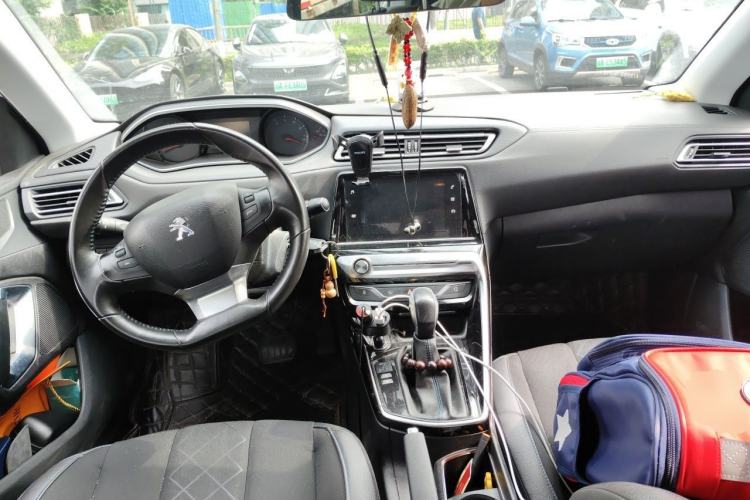 Used Peugeot 308 2016 230THP Automatic Luxury Edition Center Console