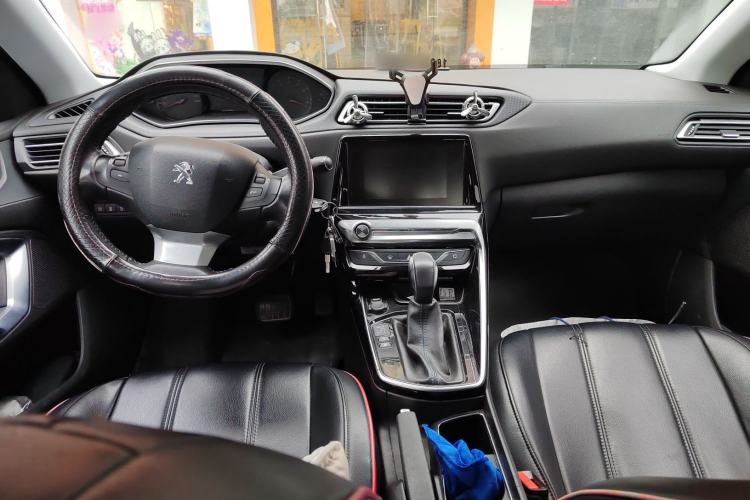 Used Peugeot 308 2016 1.6L Automatic Luxury Edition Center Console