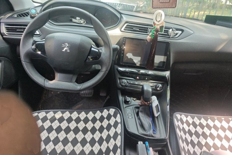 Used Peugeot 308 2016 1.6L Automatic Fashion Edition Center Console