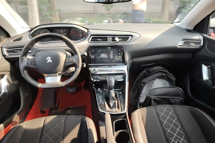 Used Peugeot 308 2016 230THP Automatic Luxury Edition Center Console