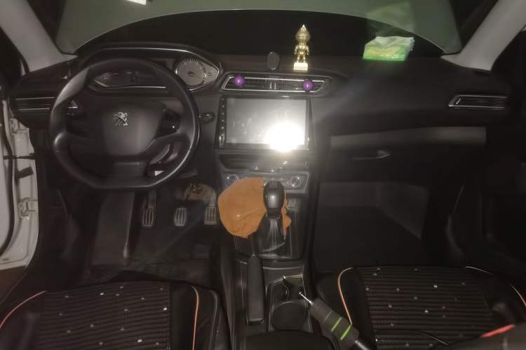 Used Peugeot 308 2016 1.6L Manual Fashion Edition Center Console
