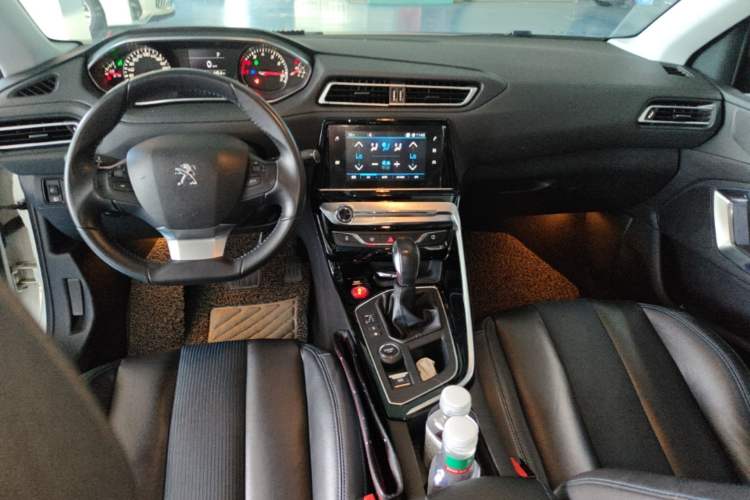 Used Peugeot 308 2016 350THP Automatic Prestige Edition Center Console