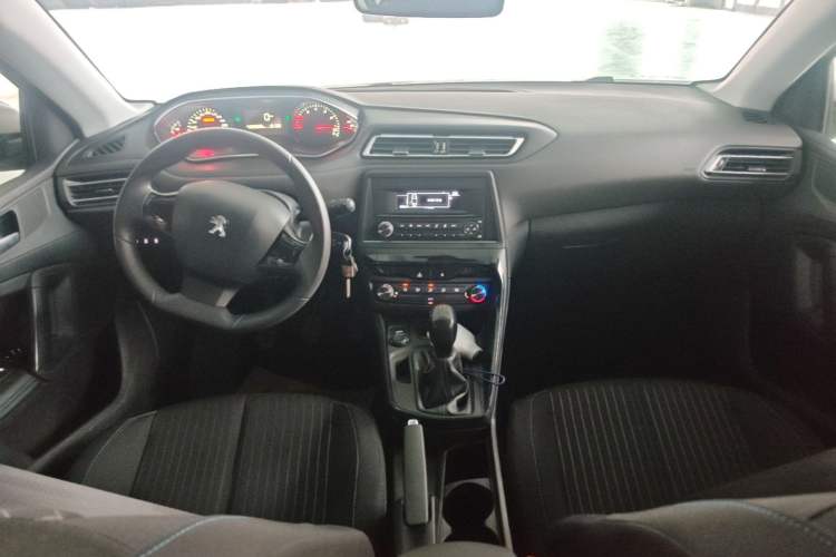 Used Peugeot 308 2016 1.6L Manual Fashion Edition Center Console