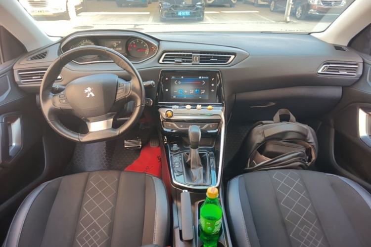 Used Peugeot 308 2016 230THP Automatic Luxury Edition Center Console
