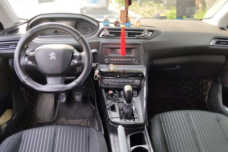 Used Peugeot 308 2016 1.6L Manual Fashion Edition Center Console