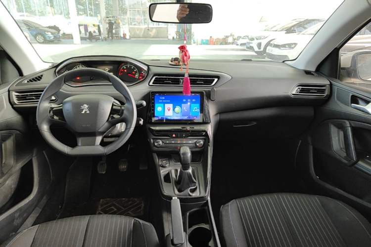 Used Peugeot 308 2016 1.6L Manual Fashion Edition Center Console