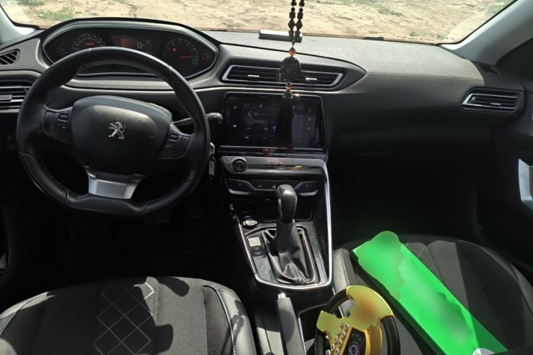 Used Peugeot 308 2016 1.6L Automatic Luxury Edition Center Console