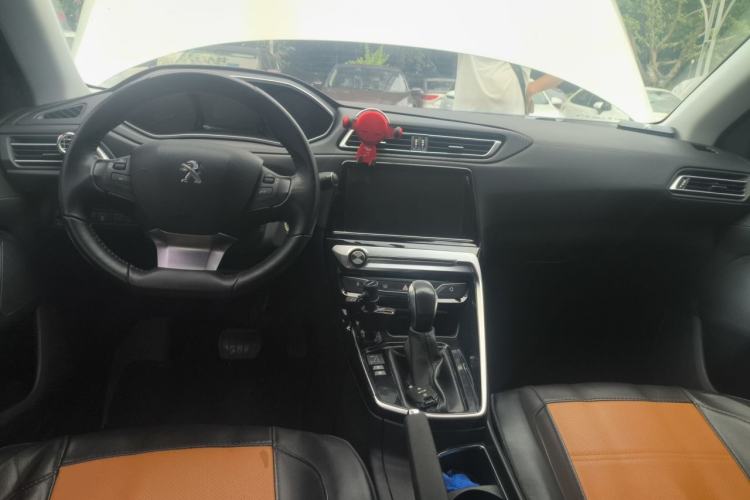 Used Peugeot 308 2016 230THP Automatic Luxury Edition Center Console
