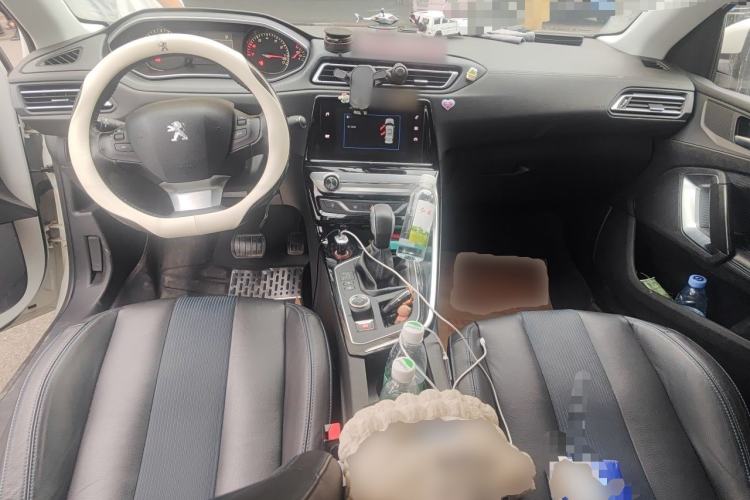 Used Peugeot 308 2016 350THP Automatic Prestige Edition Center Console